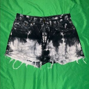 Levi’s Denim Stylish Black and White Tie Dye Women's Shorts size 32